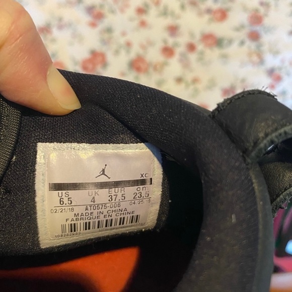 Woman’s AIR JORDAN1 Retro Mid Zip ‘Black’ - Picture 7 of 8